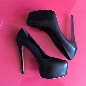 Le Silla black leather High Heels handmade.